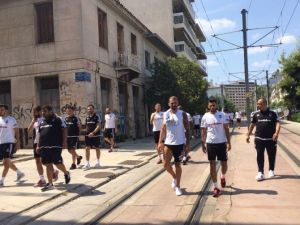 Beşiktaş, Olympıakos Maçı Öncesi Yürüyüş Yaptı