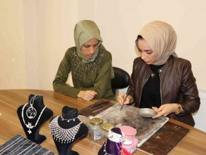 Kadınlara Takı Tasarım Eğitimleri