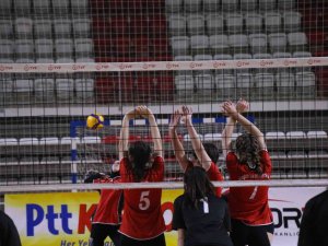 Okullar Arası Voleybolda 35 Takım Mücadele Ediyor