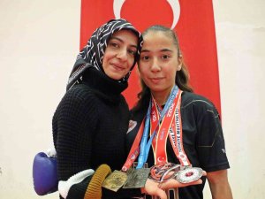 Annesi Kendisini Korusun Diye Gönderdi, Uluslararası Şampiyon Olup Döndü