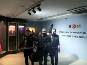 Bursa’da Gaygubet Evlerine Baskın 9 Gözaltı