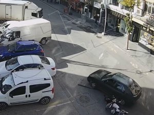 Otomobilin Altında Kalmaktan Son Anda Kurtuldu