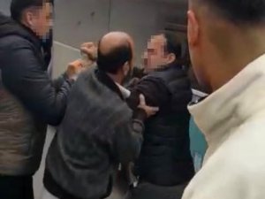 Motosiklet Sürücüsü İle Otobüs Şoförünün Kavgasını Vatandaşlar Ayırdı