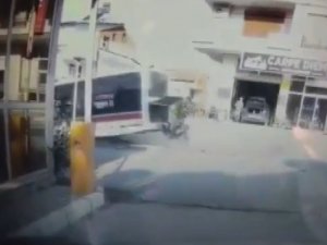 El Freni Çekilmeyen Otobüsü Eliyle Durdurmaya Çalıştı