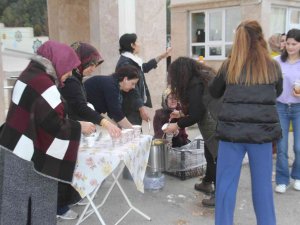 Beyşehirli Kadınlardan Üniversite Öğrencilerine Sıcak Çorba İkramı
