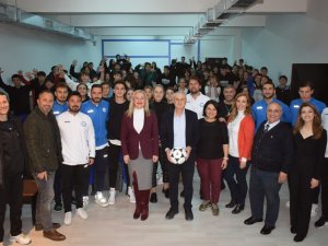 Nilüferli Futbolcular Öğrencilerle Deneyimlerini Paylaştı