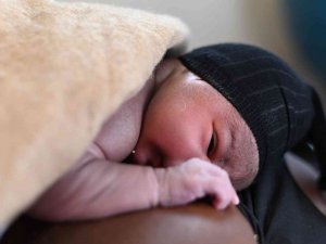 Sınır Tanımayan Doktorlar’ın Kurtarma Gemisinde Bir Göçmen Doğum Yaptı