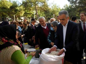 Başkan Esen Vatandaşlara Fasulye İkram Etti