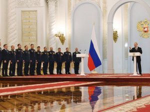 Putin’den Ukrayna’da Görev Yapan Askerlere "Altın Yıldız" Madalyası