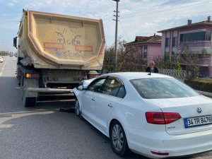 Samsun’da Otomobil Tıra Çarptı: 1 Ölü