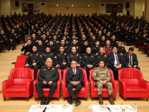 Vali Çağatay, Tecrübelerini Polis Adaylarıyla Paylaştı