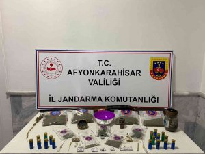 Jandarmanın Baskın Düzenlediği Evden Uyuşturucu Zulası Çıktı
