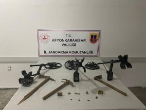 Dedektörle Define Ararken Yakalandılar