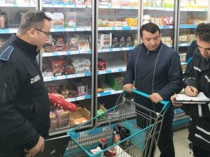 Ünye’de Zabıta Ekiplerinden Market Denetimi