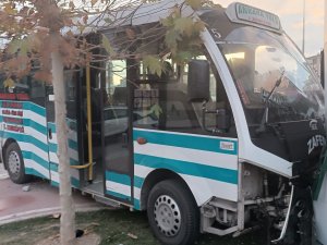 Konya’da Yolcu Minibüsü İle Otomobil Çarpıştı: 7 Yaralı