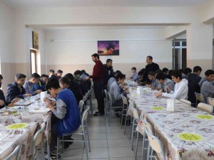 Bayburt’ta 3 Bin 600 Öğrenciye Ücretsiz Yemek Desteği