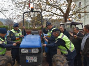 25 Koyunu Kaybolan Kadının Yardımına Jandarma Yetişti