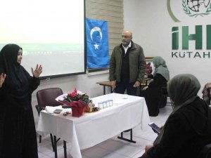 Kütahya’da ’Soykırımın Adı Doğu Türkistan’ Konulu Söyleşi