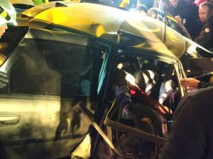 Kütahya’da Otomobil Şarampole Devrildi: 2 Yaralı