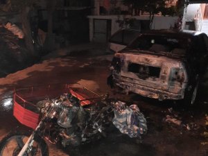 Yangında Otomobil Ve Motosiklet Kullanılamaz Hale Geldi