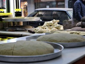 Diyarbakır’ın Asırlık Helvacısı Avrupa’ya Tat Veriyor