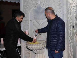 Karaköprü’de İkram Çeşmesinden Sıcak Çorba Akıyor