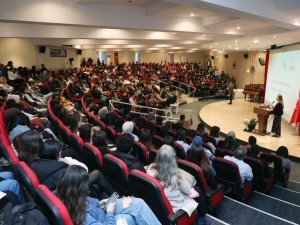 Deü’de Engelleri Aşan Buluşma