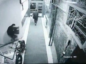 İ̇laç Hırsızları Önce Kameraya, Sonra Polise Yakalandı