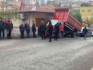 Ruhsatsız İşyerinin Ekiplerce Yıkımına Başlandı