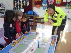 Polis Ekiplerinden Öğrencilere Trafik Eğitimi
