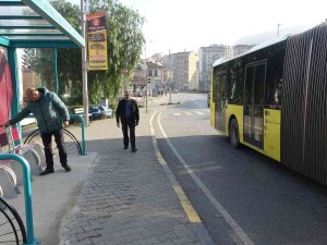 Gören Bir Daha Dönüp Bakıyor