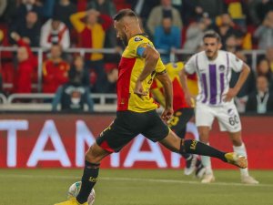 Göz-göz, Direklere Takılıyor