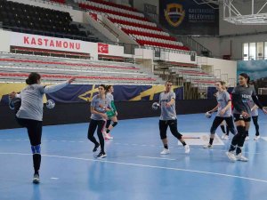 Kastamonu Belediyespor, Metz Handball Maçı Hazırlıklarını Sürdürüyor
