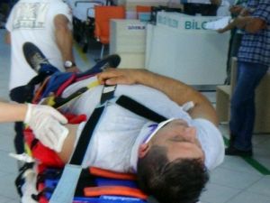 Minibüs İle Otomobil Kafa Kafaya Çarpıştı: 11 Yaralı