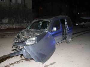 Elazığ’da Minibüs İle Hafif Ticari Araç Çarpıştı: 7 Yaralı