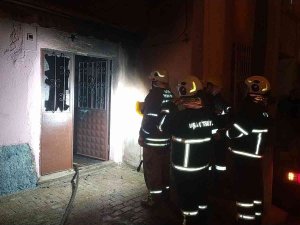 Uşak’ta Yangında Dumandan Etkilenen Karı Koca Hastaneye Kaldırıldı