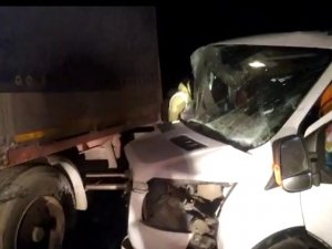Başkale’de Tır İle Kamyonet Çarpıştı: 4 Yaralı