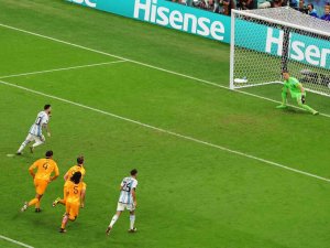 Tarihi Maçta Arjantin Yarı Finalde!