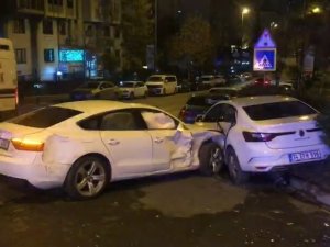 Ataşehir’de İki Otomobil Çarpıştı: 3 Yaralı