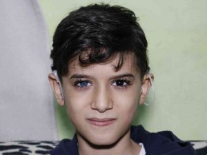 Biyonik Kulaklığına Kavuşan Çocuk Tekrar Duymaya Başladı