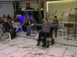 Tekerlekli Sandalyede Zeybek Oynadı, İzleyenler Hayran Kaldı