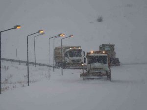 Bayburt’un Yüksek Kesimlerinde Kar Ve Tipi Etkili Oldu