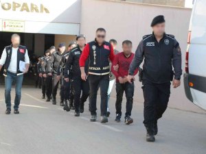 Antalya’da Aranan 74 Kişi Yakalandı