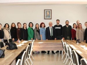 Öğretmenler Yıl Sonu Tiyatro Oyunu İçin Toplandı