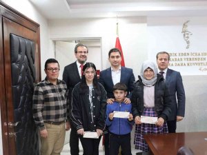 Şaphane’de Başarılı Öğrenciler Ödüllendirildi