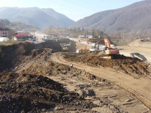 Sel Afetinde Çöken Yola 35 Metre Uzunluğunda Köprü İnşa Ediliyor