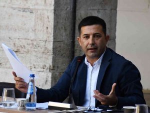 Kuşadası Belediye Başkanı Ömer Günel Ve Çalışanlarına Hakaret Eden 2 Kişiye Ceza