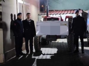 Sahte Çek İle Çalınan Traktör Jandarma Ekiplerince Bulundu
