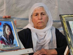 Hdp İl Binasının Önündeki Ailelerin Evlat Nöbeti Bin 195’inci Gününde