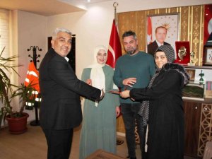 Nişan Yüzüklerini Başkan Fatih Çalışkan Taktı